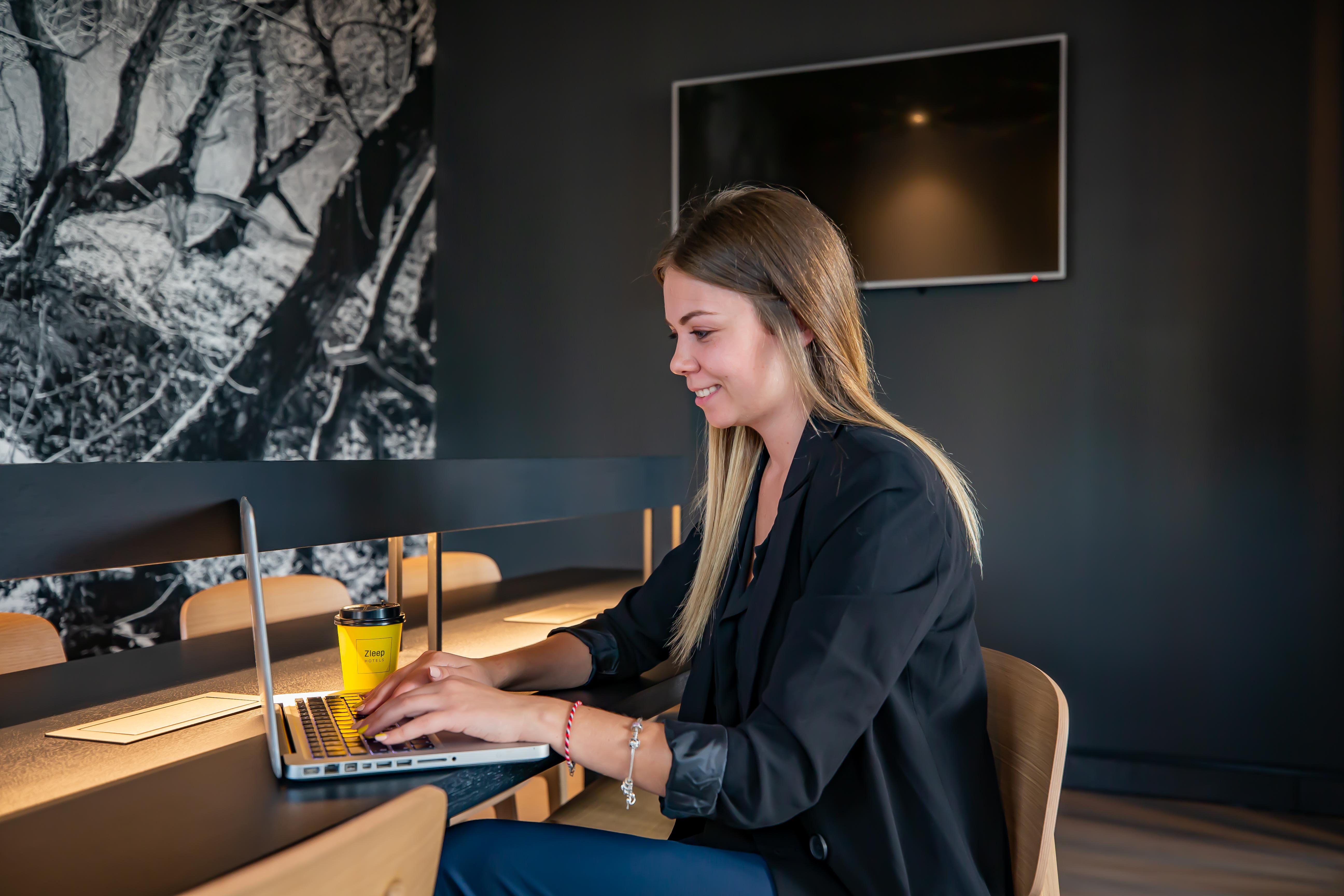 First Hotel Stockholm North Upplands-Väsby Екстериор снимка
