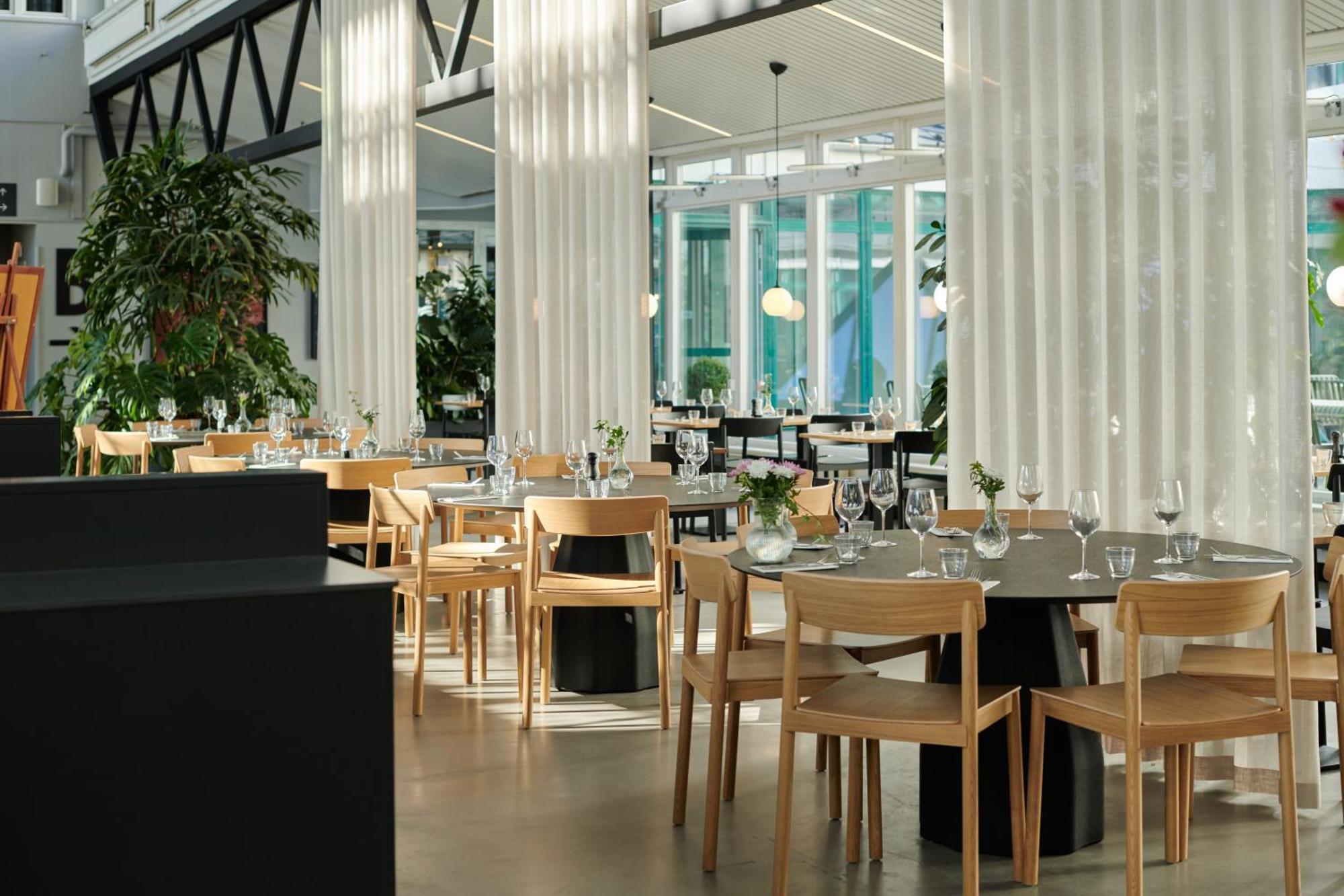 First Hotel Stockholm North Upplands-Väsby Екстериор снимка