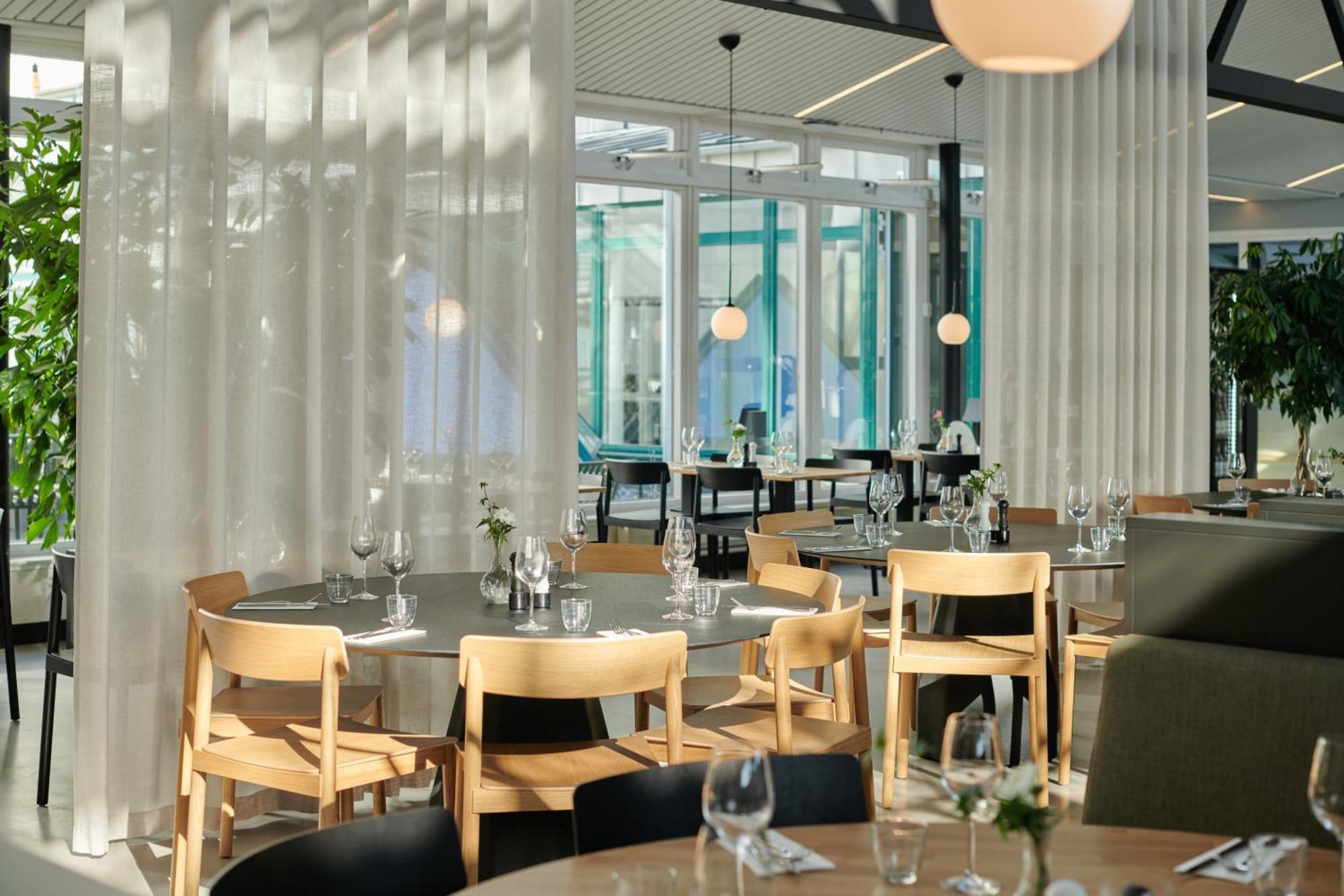 First Hotel Stockholm North Upplands-Väsby Екстериор снимка